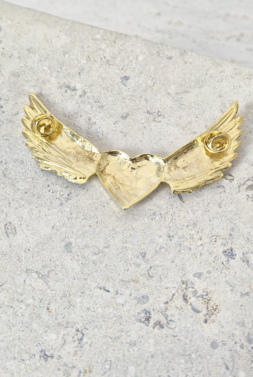 Prendedor corazón con alas