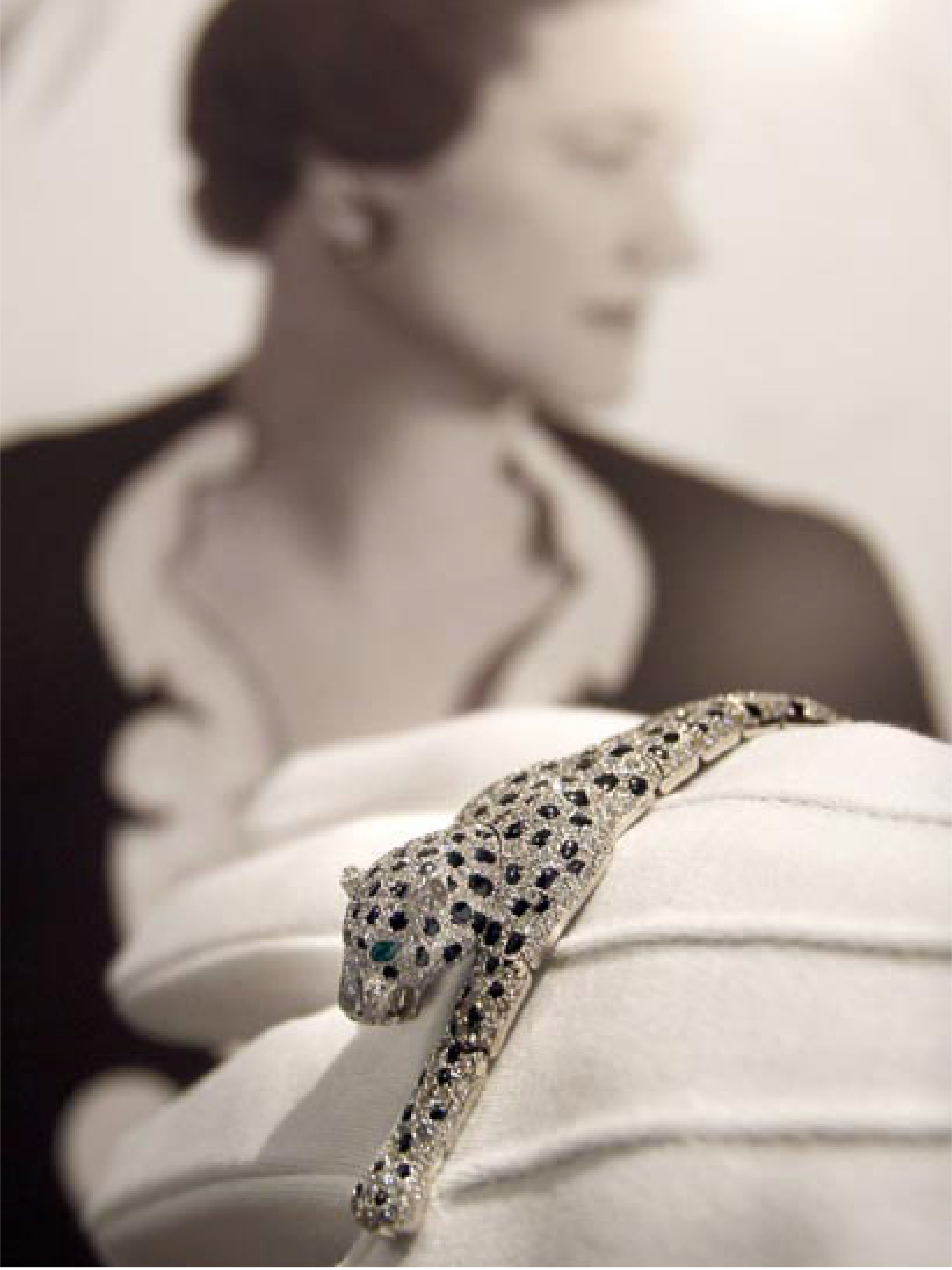 Joyas Icónicas: El Brazalete de Pantera de Wallis Simpson