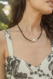 Collar Wisteria