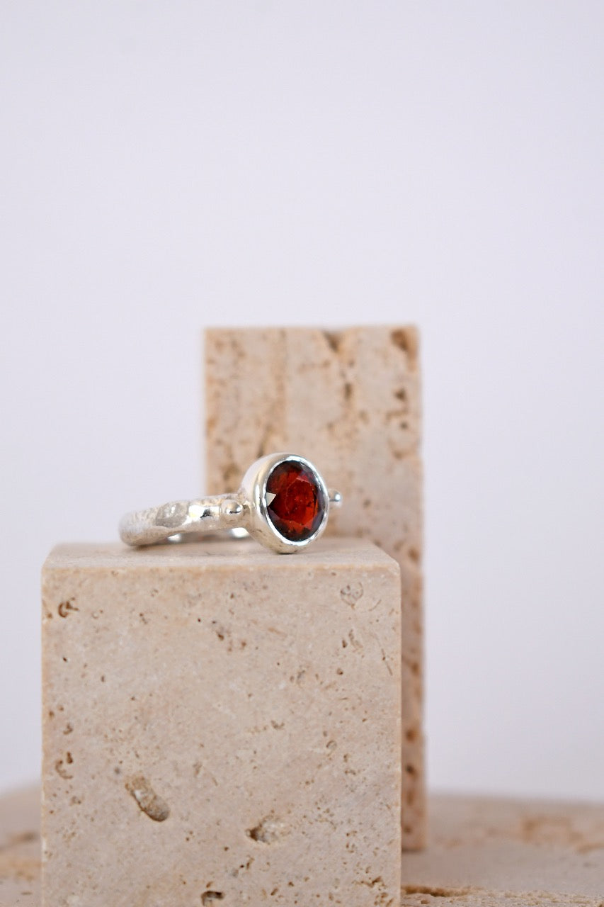 Anillo Raíz Carmesí